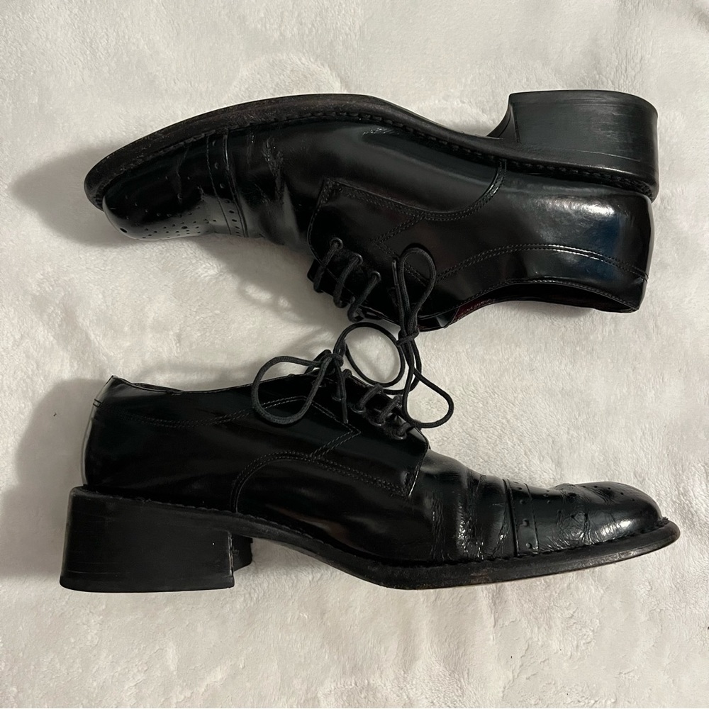Black wing tipped loafers